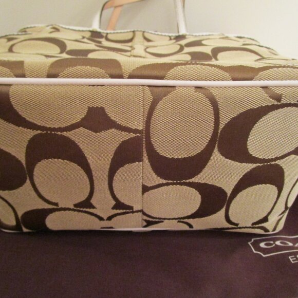 Coach BO6S-8626 Graphic/White Tote - Picture 6 of 11